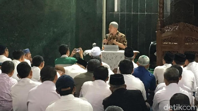 Sempat Dikabar Batal, Ustaz Felix Siauw Tetap Ceramah di Masjid Balai Kota